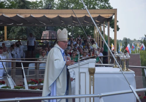 Bp Kiciński do sióstr zakonnych: służba musi wyrastać ze słuchania Boga
