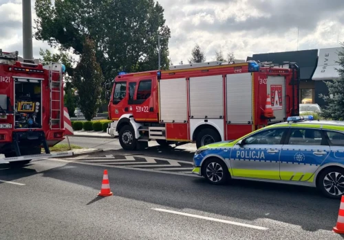 Wypadek Audi i Forda przed McDonald’s (ZDJĘCIA)