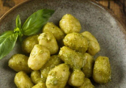 Gnocchi z cukinią we włoskim stylu. Szybki i prosty pomysł na obiad