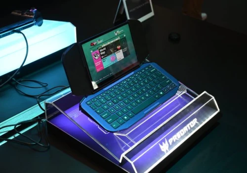 Sprawdziliśmy w akcji prototypową hybrydę handhelda i laptopa od Acera
