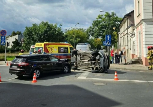 Zignorowała czerwone światło? Mocne zderzenie na skrzyżowaniu w Płocku