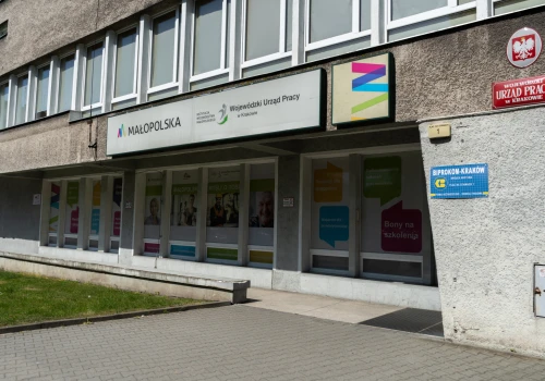 Wypowiedzenie umowy może pozbawić zasiłku. Liczy się to, co wydarzy się później