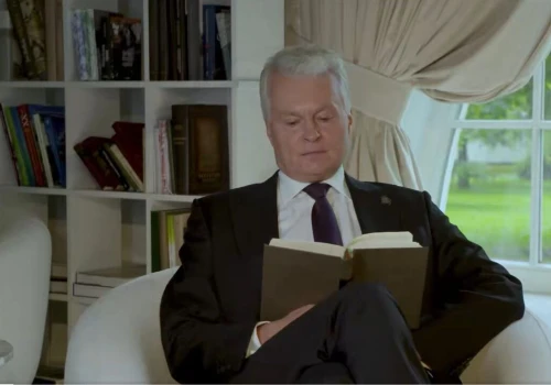 Prezydent Litwy dołączył do polskiego Narodowego Czytania “Dziadów”