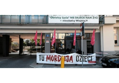 „Obrońcy życia” wrócili pod ABOTAK. Wraz z nimi ogromny hałas