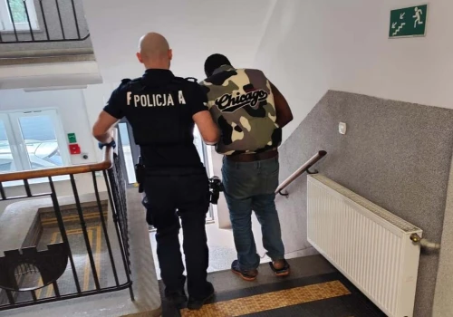 Zaniepokojeni mieszkańcy wezwali policję. Afrykańczyk zostanie deportowany