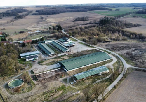 Rolniczy kombinat na sprzedaż. Mleko, wołowina, energia i turystyka w jednym miejscu