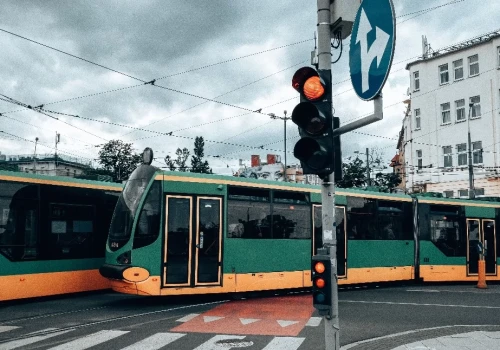 Szczecin wyposaży komunikację miejską w 274 defibrylatory AED. Urządzenia trafią do autobusów i tramwajów