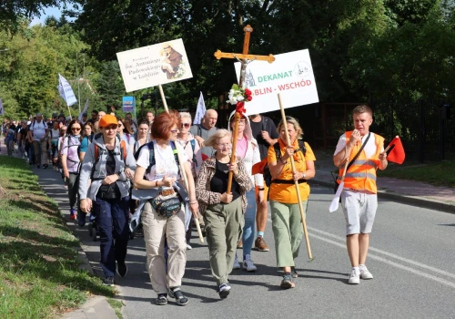 Dziś idą do Wąwolnicy. Tysiące pielgrzymów zmierza do Matki Bożej Kębelskiej