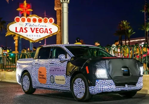Zamaskowany Fathom jeździ po Las Vegas. Elektryczny pickup za mniej niż 30 tys. USD
