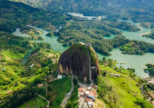 Odkryj cuda Kolumbii! 🇨🇴🦜 Bogota, Cartagena i Medellin w jednej podróży za 2771 PLN 🌴💃