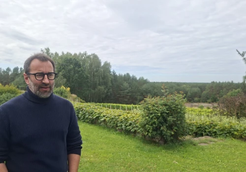 Winnica na przekór warunkom. Autorski model uprawy winorośli na Mazowszu