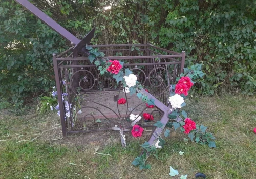 Przyszedł ze szlifierką, wyciął przydrożny krzyż, groził też dzieciom. Został zatrzymany
