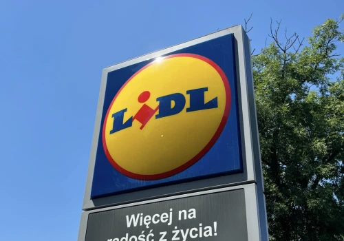 Ogromne promocje w Lidlu. Ceny spadły nawet o 90 proc. Ubrania kosztują 1,20 zł, a inne produkty rozdają w akcji 1+1 gratis