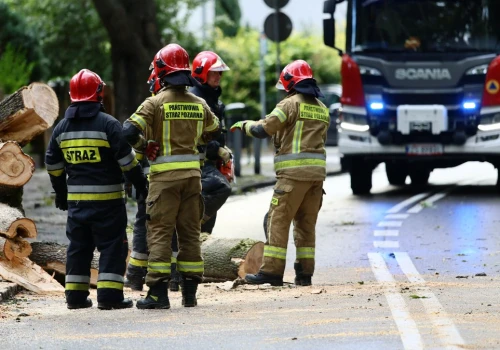 Wichury nad Polską. Ponad 1100 interwencji strażaków, są kolejne alerty