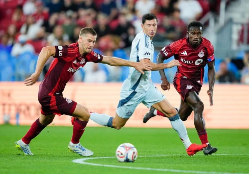 Szalony mecz w Toronto. Gol Lewandowskiego nie dał zwycięstwa