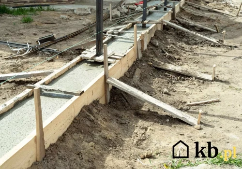 Wylali fundament pod ogrodzenie i zostawili go w spokoju. To może być kosztowny błąd