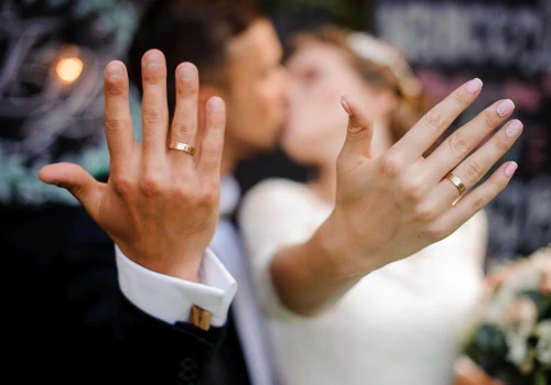 Kredyt sprzed ślubu. Kto go spłaca w małżeństwie?