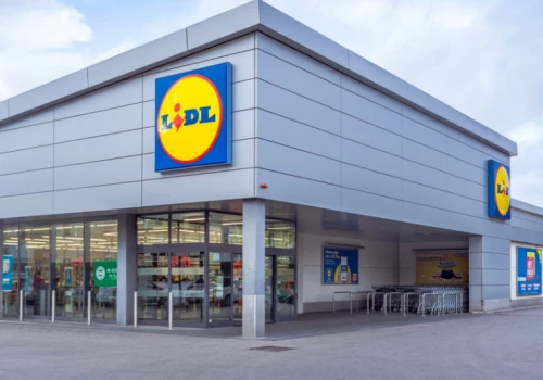 Lidl i Biedronka zmieniają zasady parkowania. Kamery liczą czas postoju