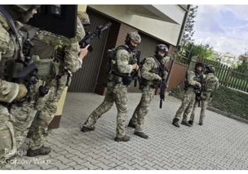 Kontrterroryści weszli do mieszkania. Znaleźli amfetaminę i marihuanę