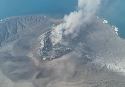 Erupcja wulkanu Anak Krakatau w Indonezji. Ruch lotniczy sparaliżowany