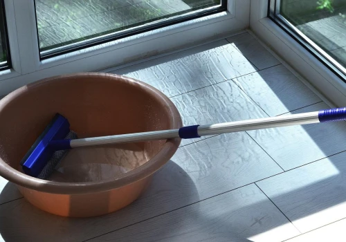 Taką wodą myły podłogi nasze babcie. Nie potrzebujesz pachnącego płynu do podłóg