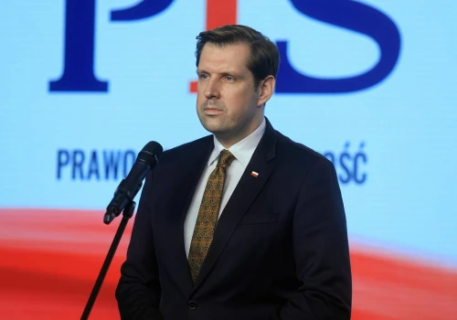 Posłanka PiS szczekała w Sejmie. Wiceprezes PiS Tobiasz Bocheński przeprasza
