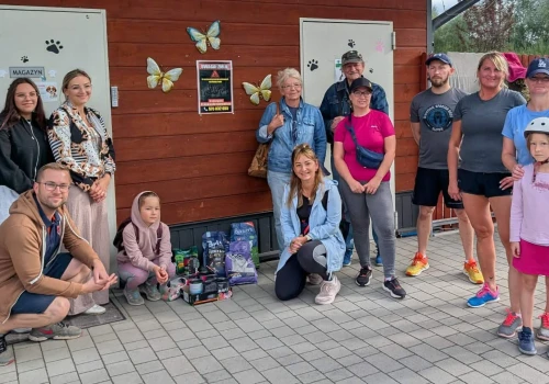 Biegają, spacerują i pomagają zwierzętom. Wyjątkowa niedzielna akcja w Nowym Sączu