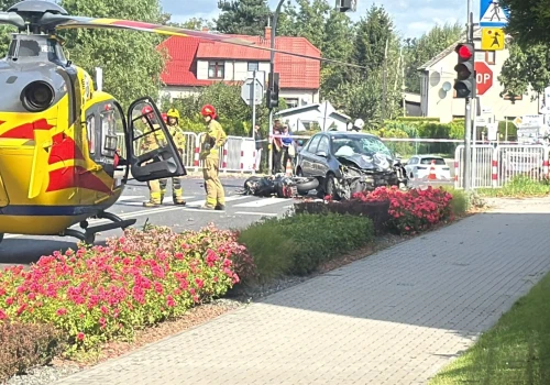 Zderzenie osobówki z motocyklem przy kościele św. Barbary. Interweniował LPR