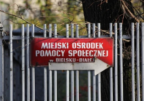 Usługi opiekuńcze MOPS trafią do organizacji pozarządowej? Są obawy pracowników. Są pytania radnego