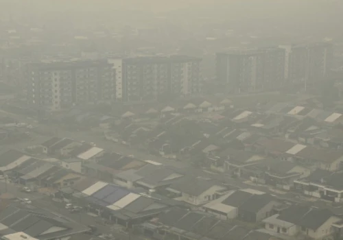 Malezja zasiewa chmury, by zmniejszyć skutki toksycznego dymu