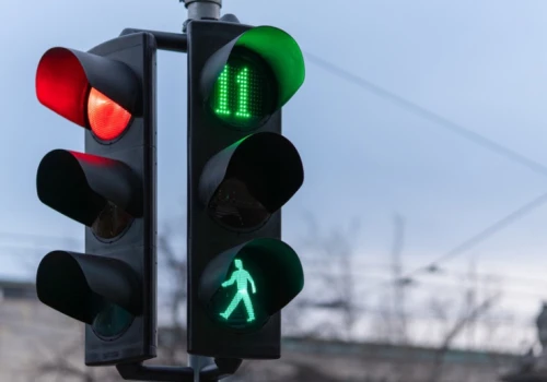 Obowiązkowe sekundniki na skrzyżowaniach. Mają zapewnić bezpieczeństwo
