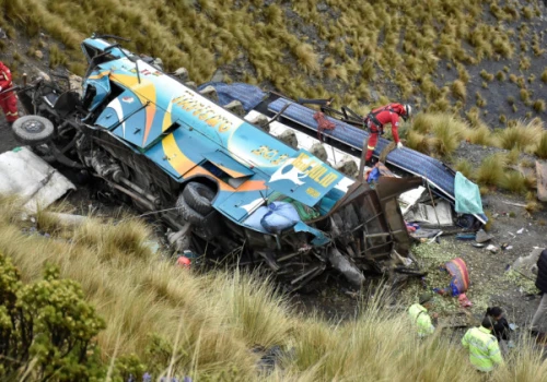 Autobus z dziećmi runął do wąwozu. Tragedia w Afryce