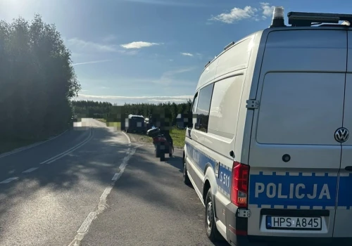 Zderzenie osobówki z motorowerem. Są ranni