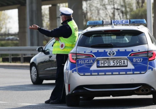 Panie kierowco, przekroczył pan limit, traci pan prawko. Kierowca: Nie sądzę