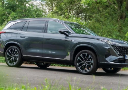 Test: MG S9 PHEV Exclusive to realna alternatywa dla minivana. Ma swoje wady, ale też potrafi się obronić