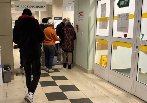 ZUS może zabrać z emerytury nawet 989,41 zł miesięcznie. Wystarczy przekroczyć ten próg
