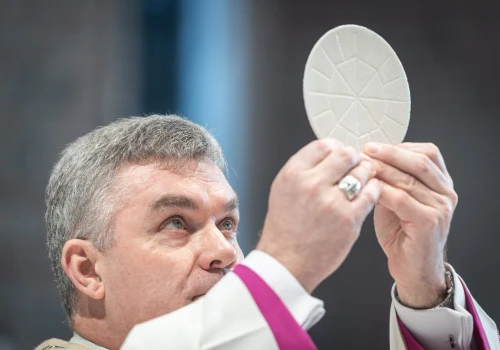 Abp Zieliński: Maryja jest darem dla ludzkości i Kościoła