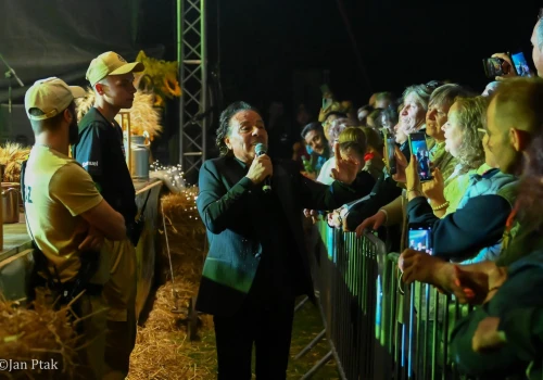 Francesco Napoli zakończył dożynki w Krowiarkach. Publiczność bawiła się razem z artystą