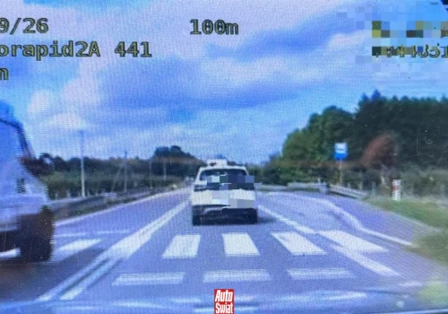 Kierowca Iveco nie wiedział, że wyprzedza policjantów. Dostał 20 punktów karnych