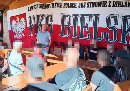 Skazany za zabójstwo, dziś idol skrajnej prawicy. Jego obecność w regionie zakończyła się awanturą