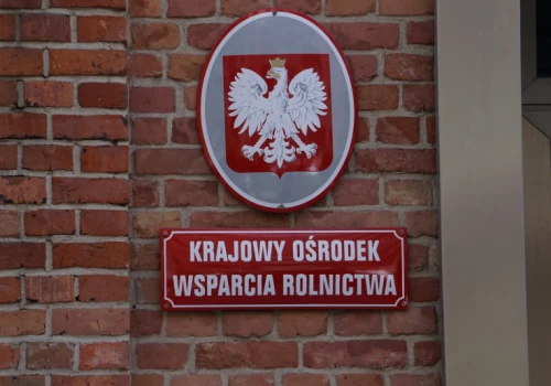 KOWR chce wyburzać stare budynki. Rolnicy chcą je wydzierżawić i dalej użytkować