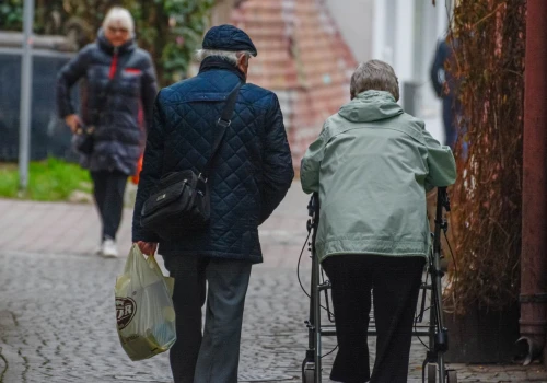 Polskie miasta szybko się starzeją. Niepokojący zwrot demograficzny. To odmieni rynek mieszkaniowy