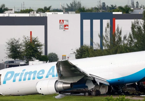 Tragiczny wypadek Boeinga w Miami. Samolot cargo staranował samochody