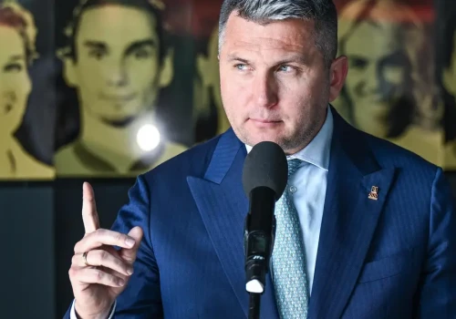 Piesiewicz nie jest wyjątkiem. Polski sport wybiera załatwiaczy