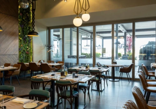 Klamka zapadła. Zamykają setki restauracji, będą inwestować w hotele