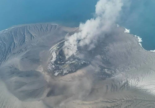 Erupcja wulkanu sparaliżowała lotniska. Utknęło 270 tys. osób