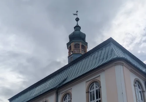 Zakończyła się renowacja sygnaturki zabytkowego kościoła w Podgórzynie