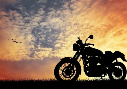 Awaria motocykla z dala od cywilizacji – jak zapewnić sobie bezstresowy powrót do domu?