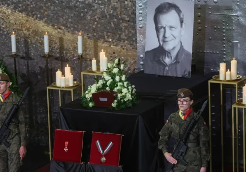 Jan Frycz pożegnany na Powązkach. Wyjątkowy gest prezydenta