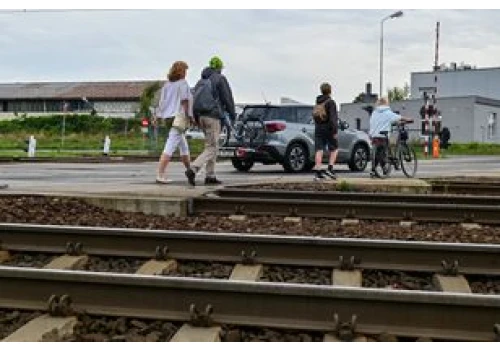 O krok od tragedii. Pijany maszynista ruszył, wózek runął